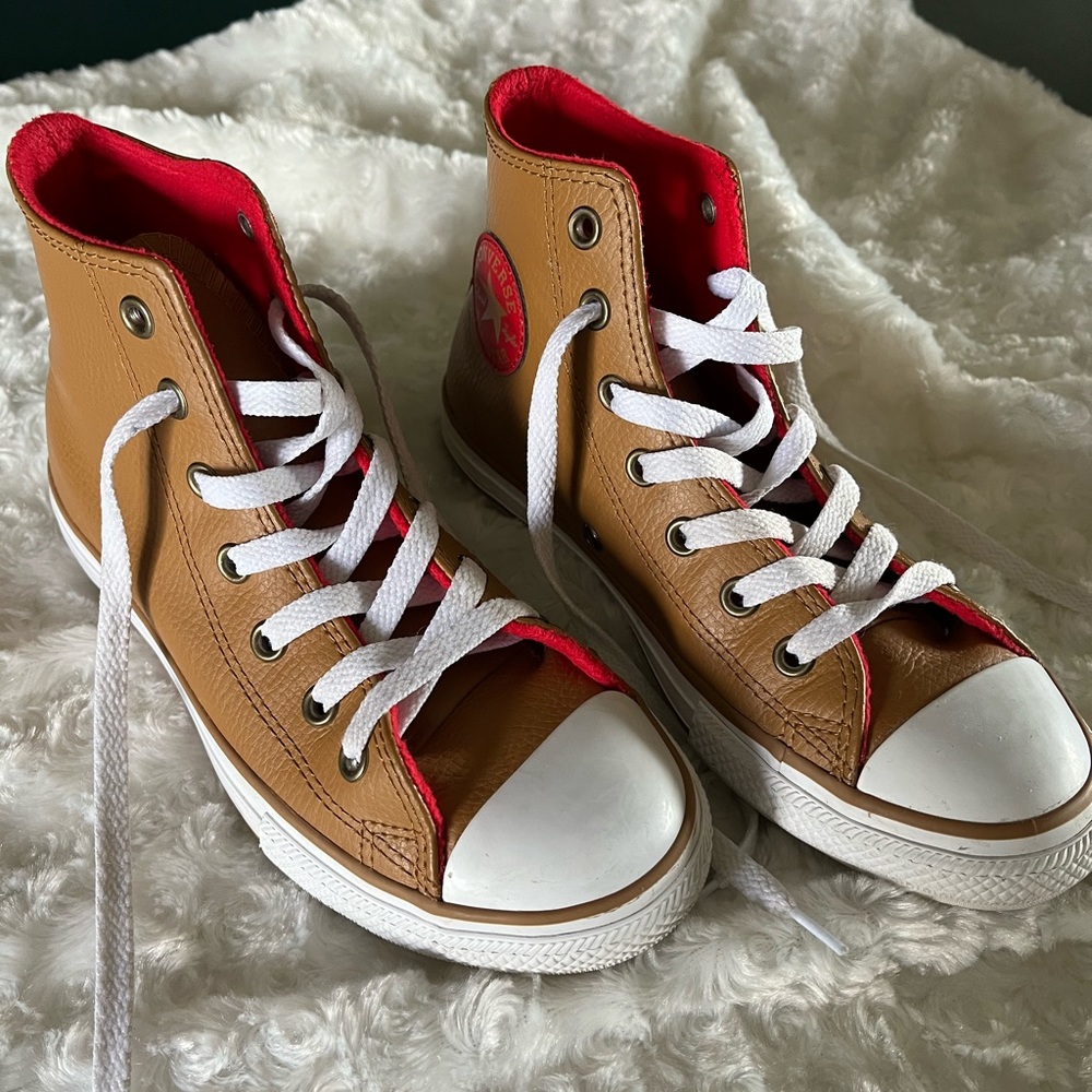 Chuck Taylor Converse Leather Sneakers size 2